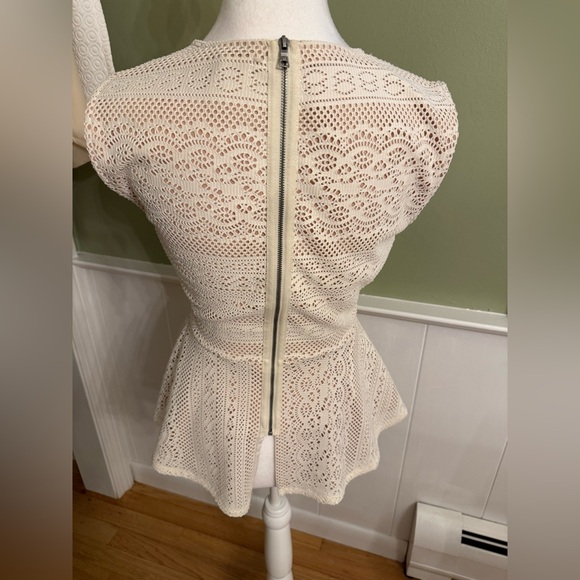 BCBGMaxazria cream color sleeveless crotchet zipper back top. Size S. - Picture 3 of 5